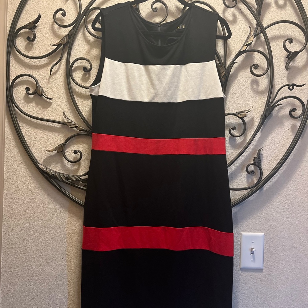 Color block professional dress - Picture 1 of 3